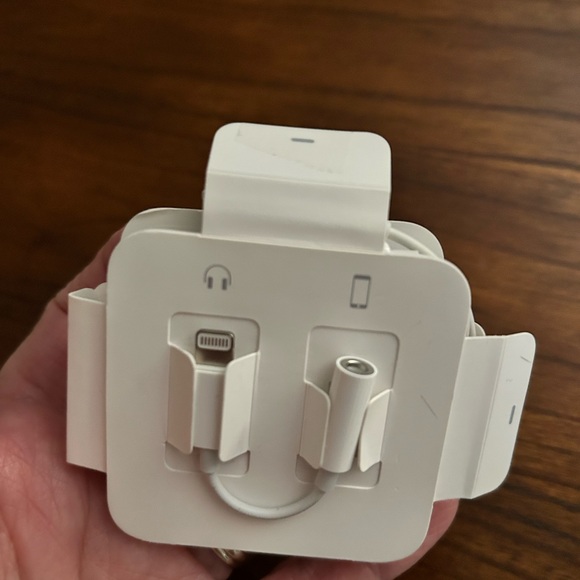 Apple wired Earpods with lightning connector - Picture 3 of 3